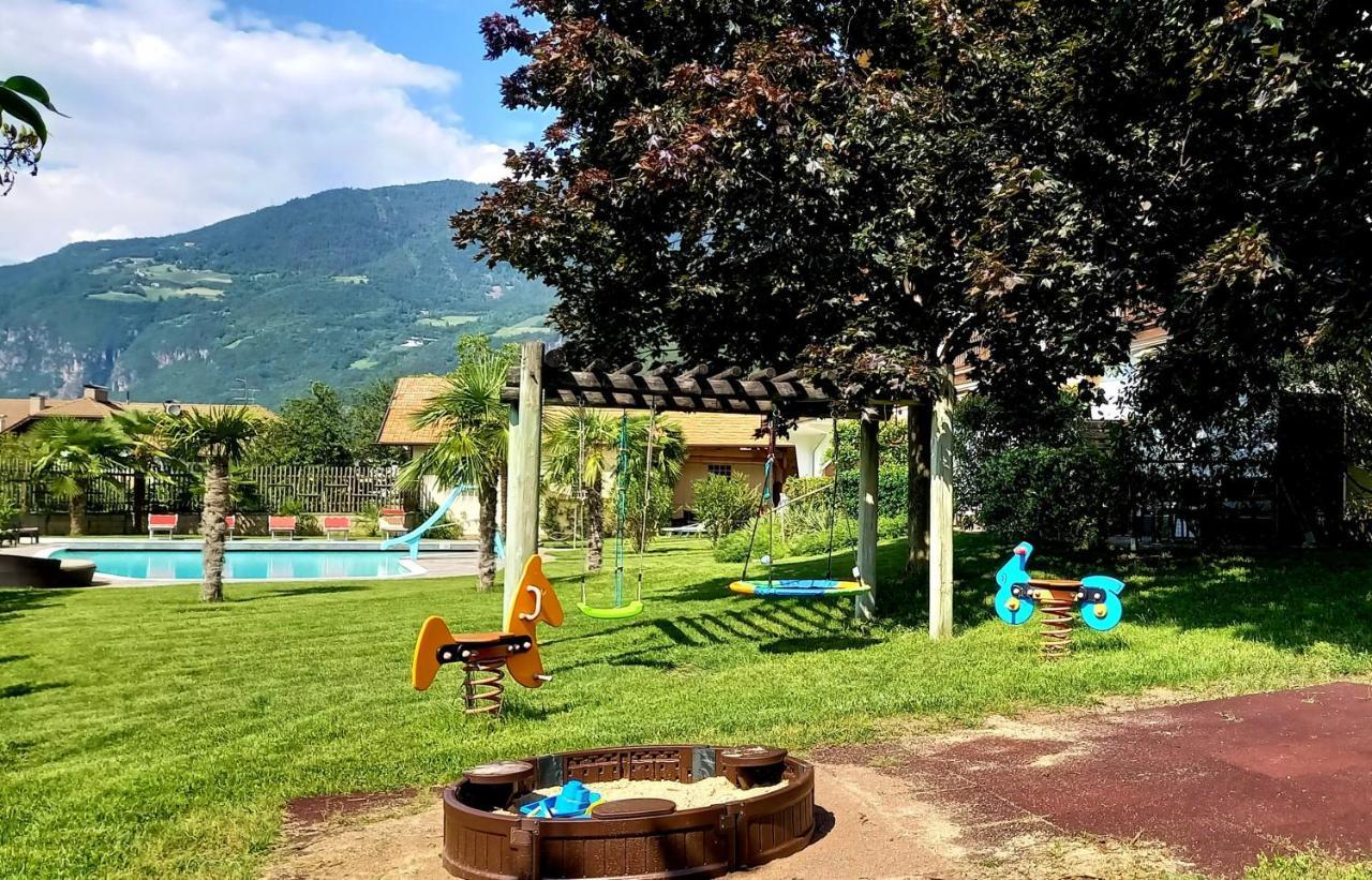 Hotel Garni Gruener Baum Laives Exterior photo