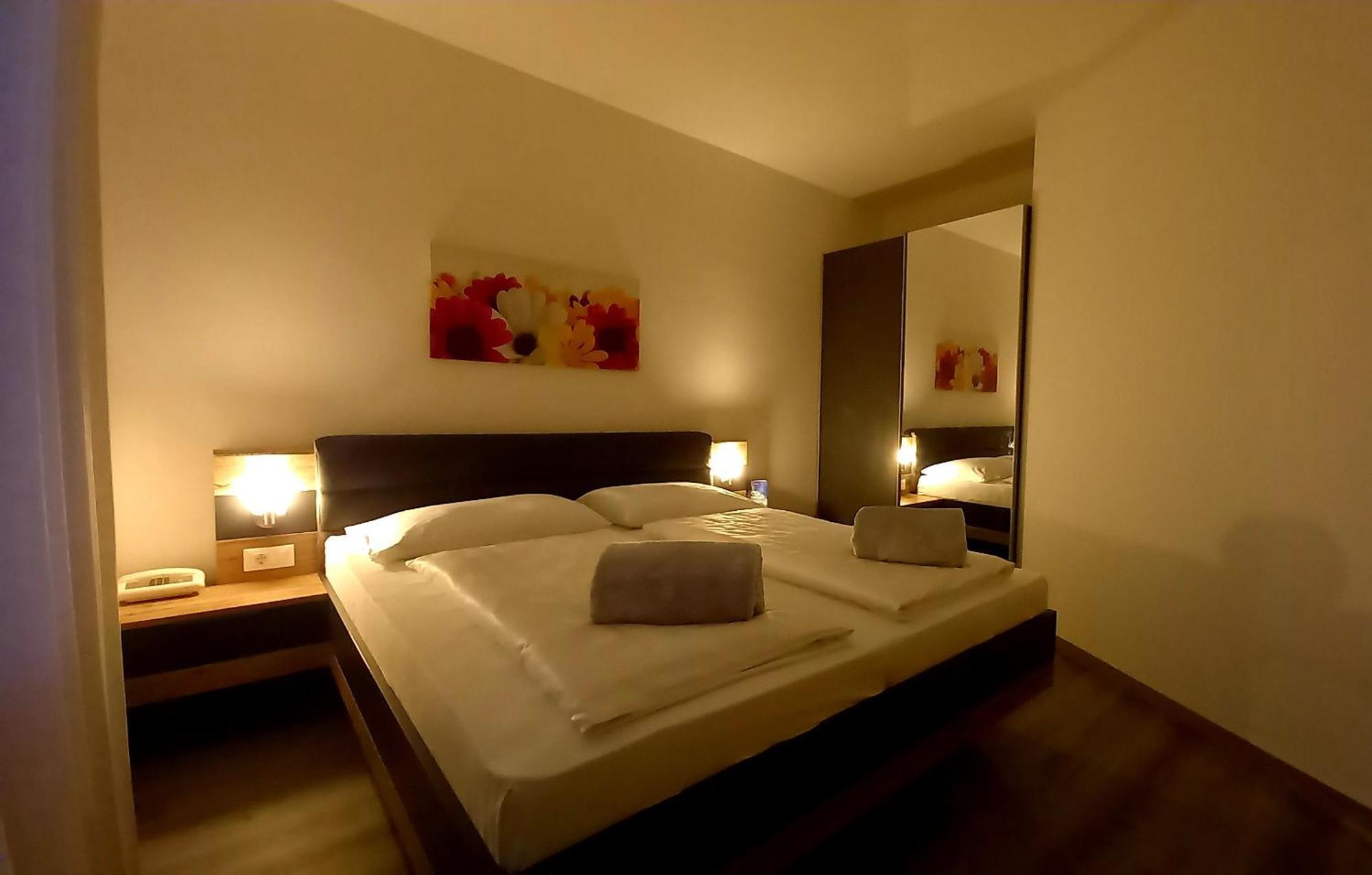 Hotel Garni Gruener Baum Laives Exterior photo