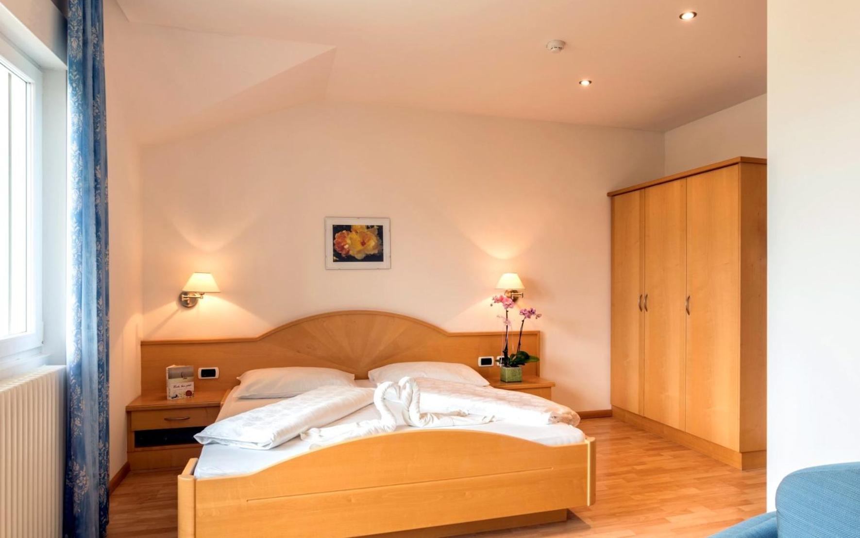 Hotel Garni Gruener Baum Laives Exterior photo