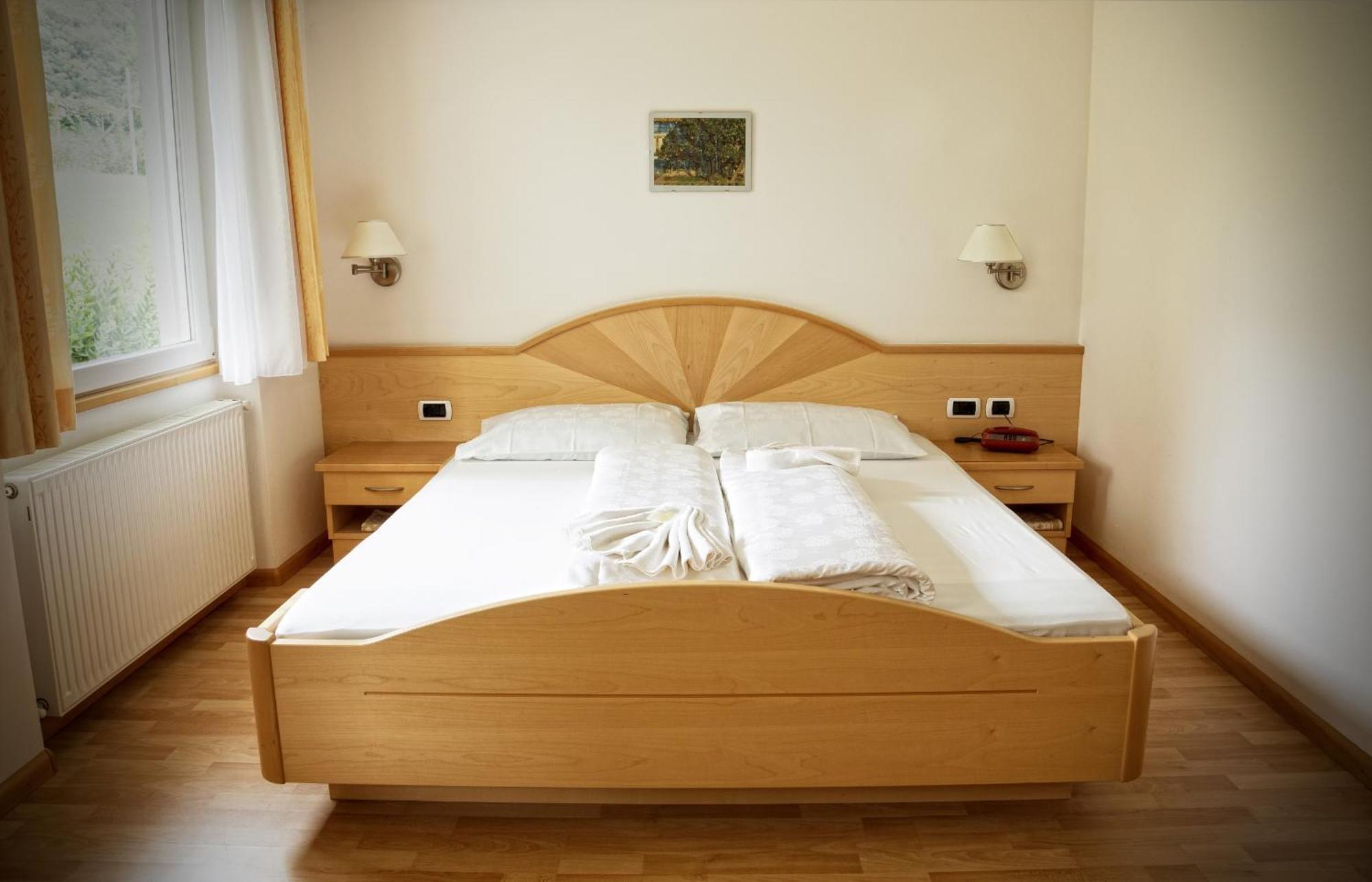 Hotel Garni Gruener Baum Laives Room photo