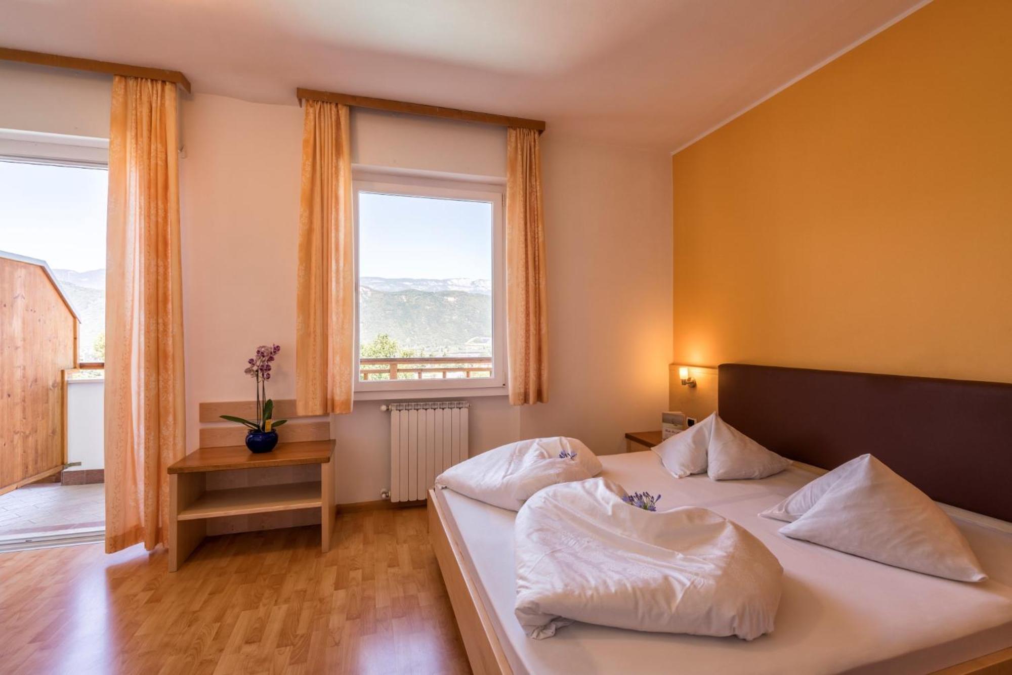 Hotel Garni Gruener Baum Laives Exterior photo