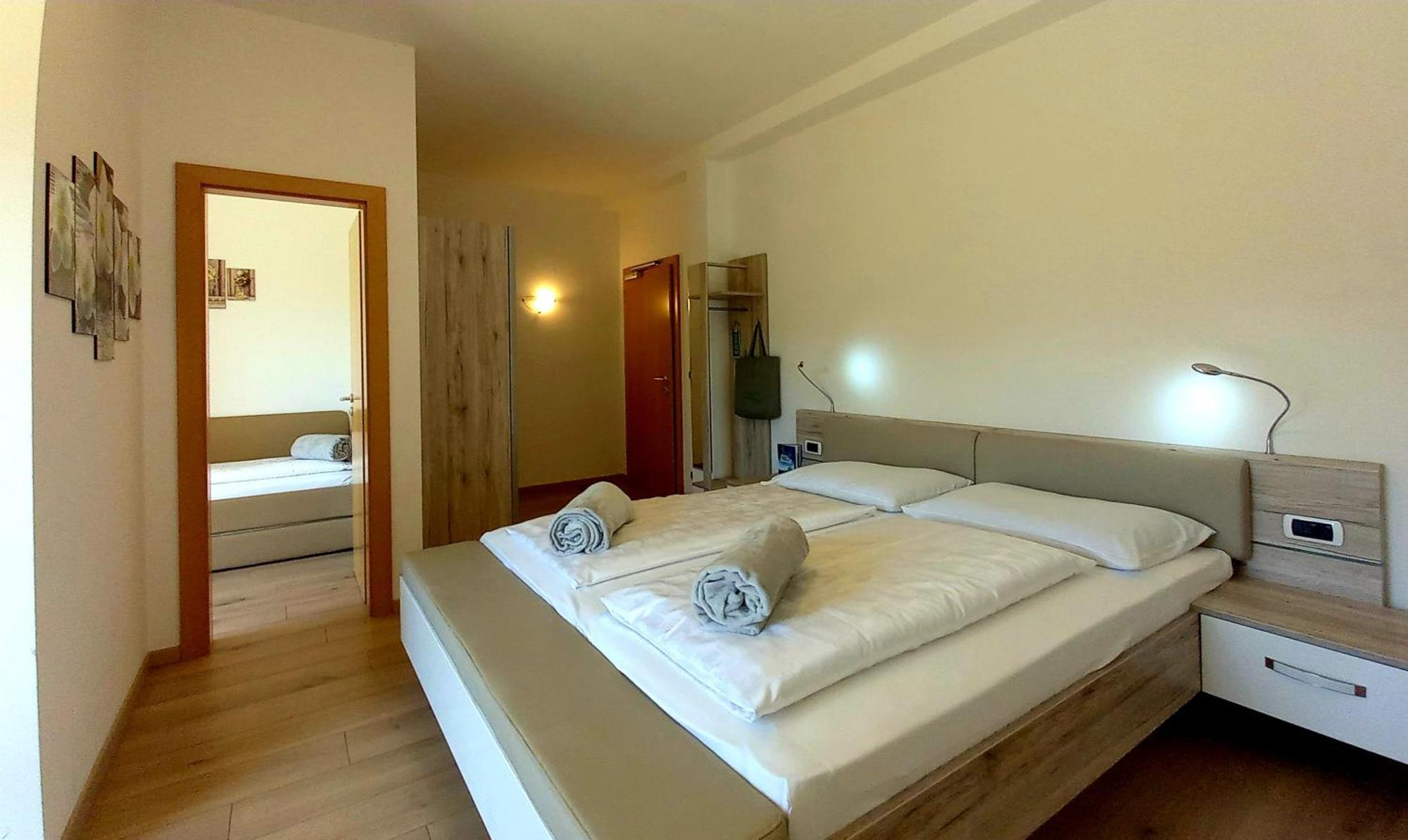 Hotel Garni Gruener Baum Laives Exterior photo