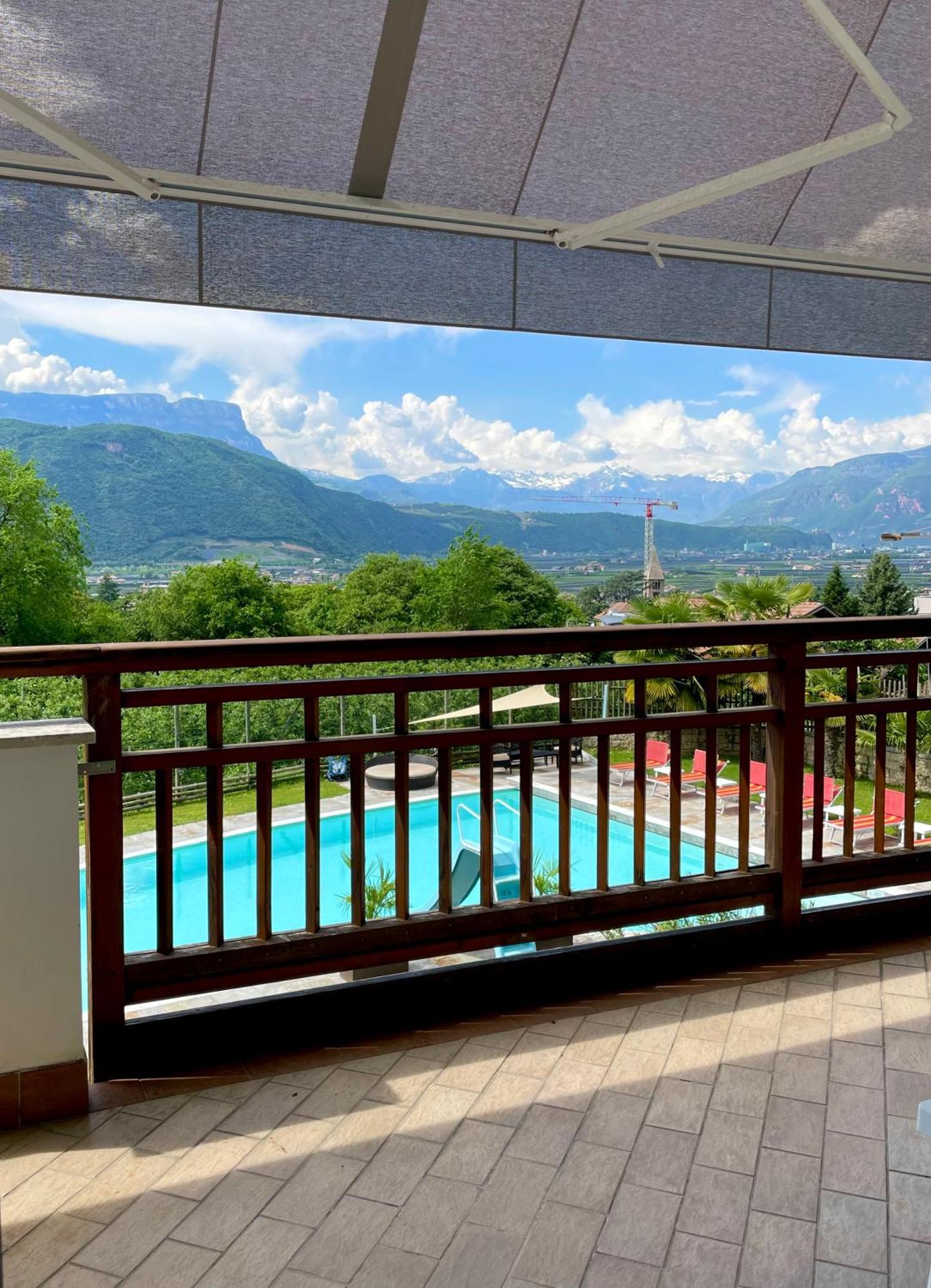 Hotel Garni Gruener Baum Laives Exterior photo